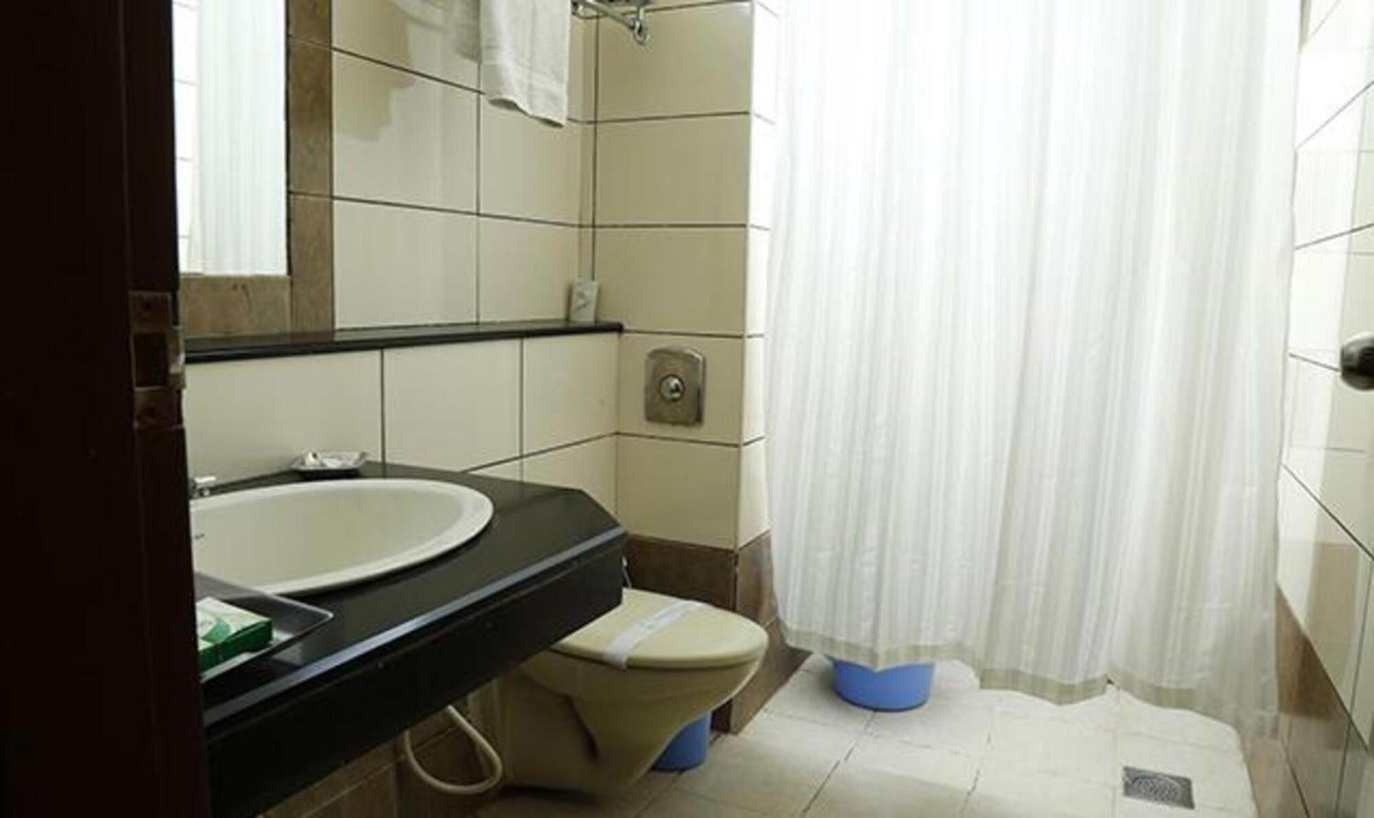 Fabhotel Prime Chennai Deluxe Exterior photo